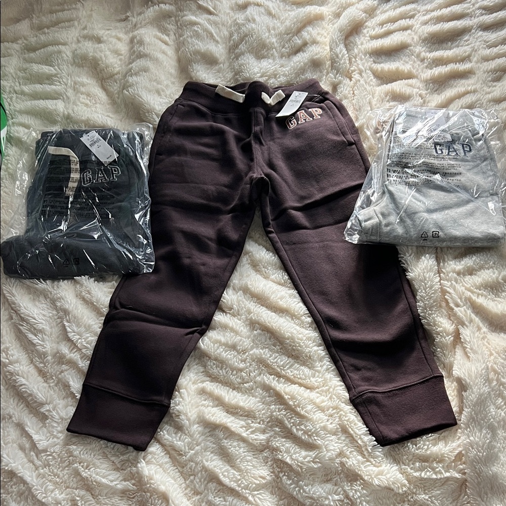 NWT GAP Lot 3 of Joggers S 6-7